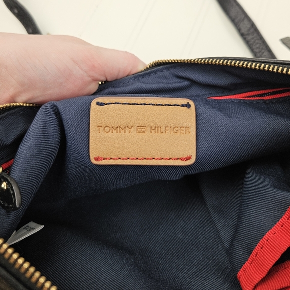 Tommy Hilfiger black crossbody leather bag - Picture 6 of 7